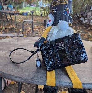 COACH BLACK OPTIC C LIQUID GLOSS PATENT LEATHER WRISTLET